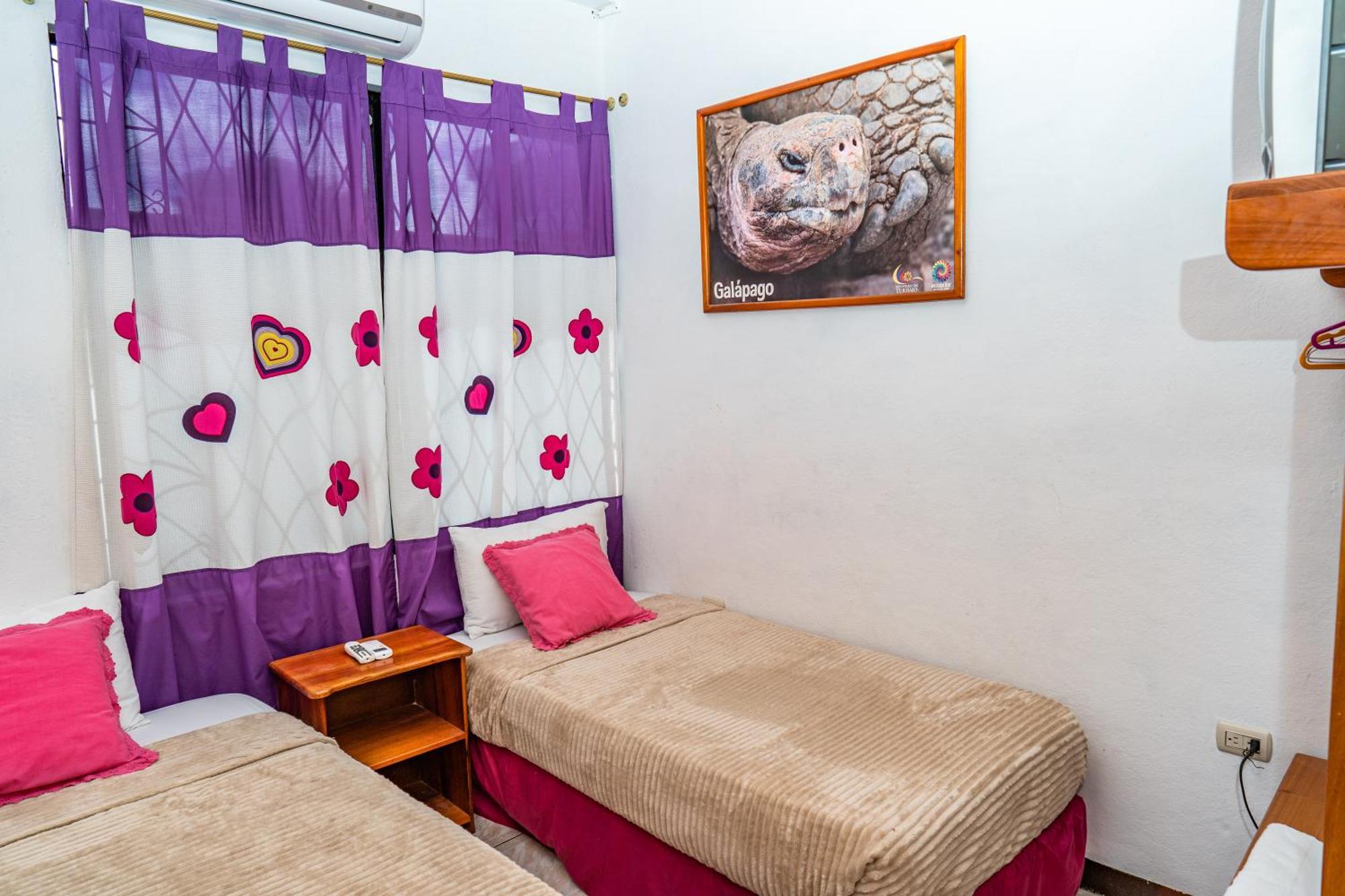 Tintorera Guest House Puerto Ayora  Luaran gambar