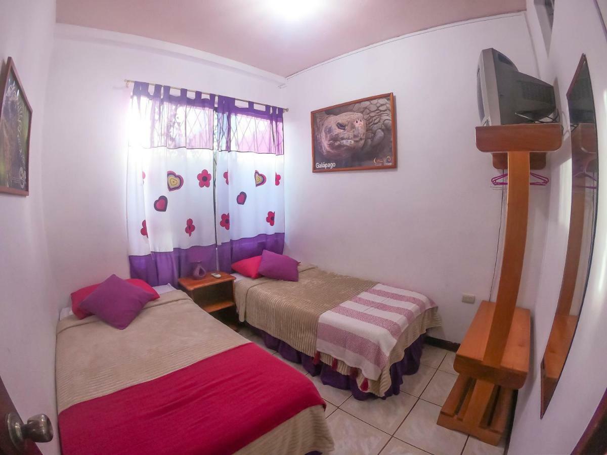 Tintorera Guest House Puerto Ayora  Luaran gambar